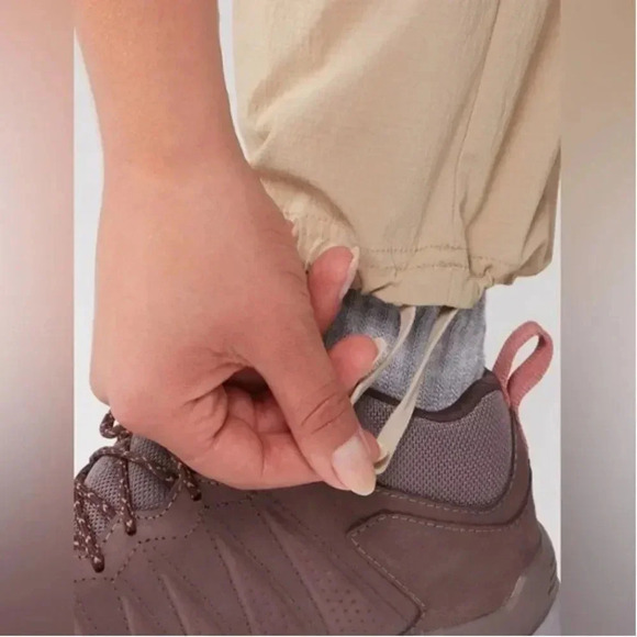 Athleta Trekkie Utility Cargo Pant Pants Elastic Waist Ecru Beige Tan Size 14 - Picture 2 of 12